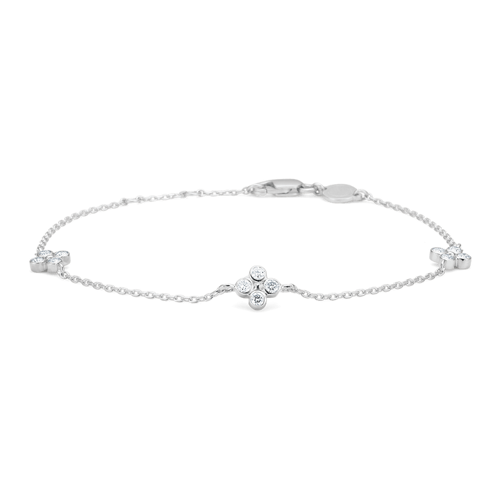 Mads Z Sophias Bloom silverarmband med vit topas med elegant kedja och blomdetalj, modell 2156195-1.