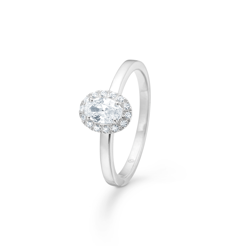 Mads Z Stellar Ring i silver med zirconia, klassisk ring med oval mitt och gloria. Modell 3147001-001.