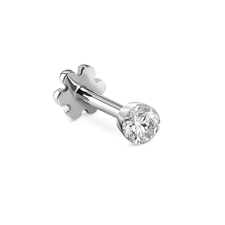 Maria Tash Invisible Set Diamond 2mm vitguld framstår som en enkel, glänsande stift med klar diamant. Modell xivd-wg-w2-001-1