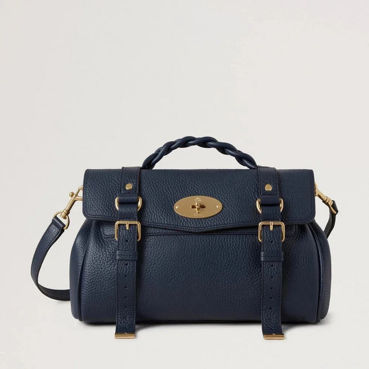 Mulberry Alexa Heavy Grain Night Sky visar upp en marinblå läderväska med gulddetaljer, modell HH6746/736U888