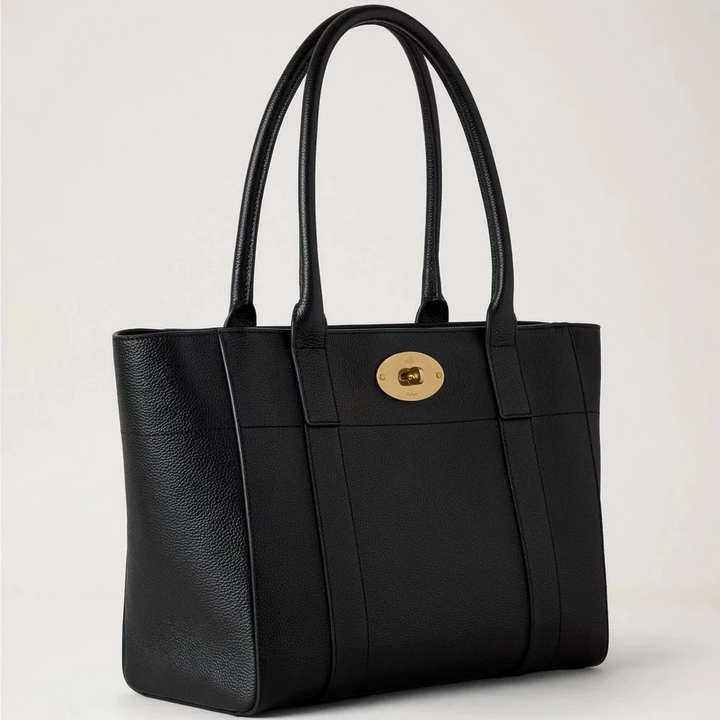 Mulberry Bayswater 9 till 5 Small Classic Grain Black väska med struktur i svart läder, sedd från sidan. Modell hh9831205a100