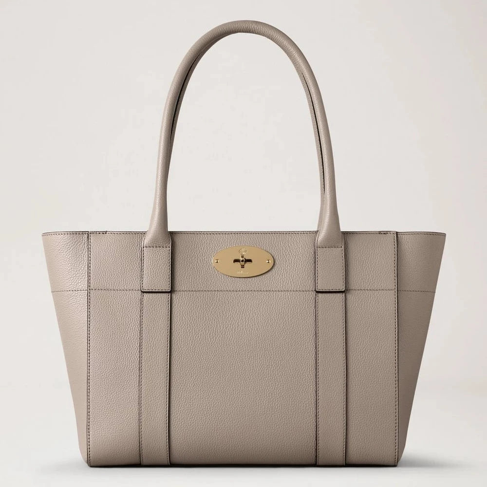 Mulberry Bayswater 9 till 5 Small Classic Grain Cashmere Taupe, elegant handväska i ljusgrått läder med guldspänne. Modell HH9831205F924