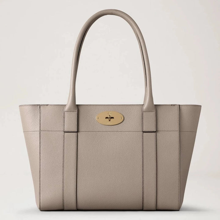 Mulberry Bayswater 9 till 5 Small Classic Grain Cashmere Taupe, elegant handväska i ljusgrått läder med guldspänne. Modell HH9831205F924