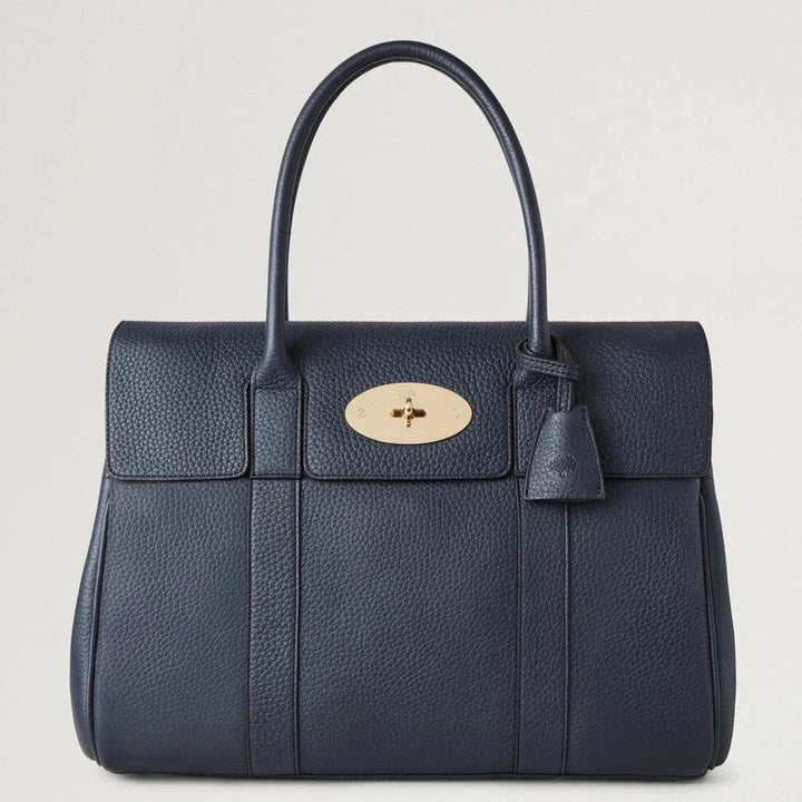 Mulberry Bayswater Heavy Grain Night Sky handväska i mörkblått läder med guldfärgat lås. Modell HH6592736U888