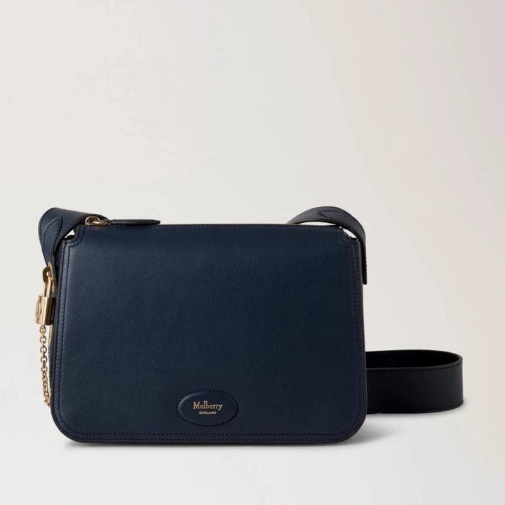 Mulberry Billie Night Sky Micro Classic Grain axelväska i mörkblått läder med gulddetaljer, modell HH9260587U888.