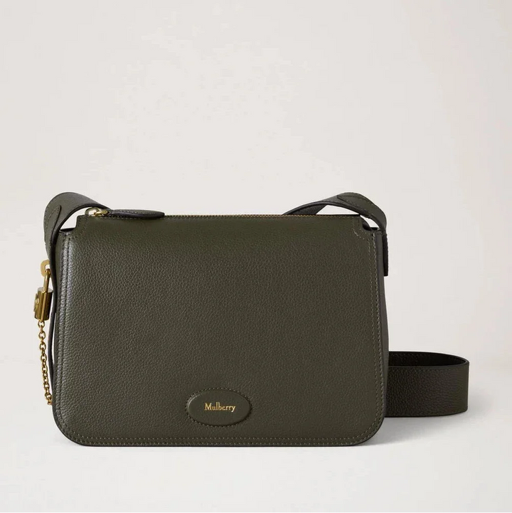 Mulberry Billie Small Classic Grain Juniper Green väska i grönt läder med justerbar axelrem. Modell HH8301/205Q749