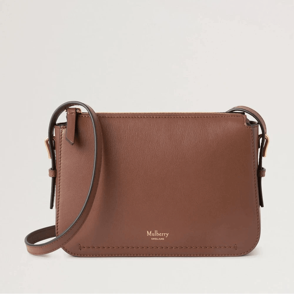 Mulberry Clovelly Pouch Micro Classic Grain Bright Oak, liten brun axelväska i slätt läder. Modell RL8729587G222