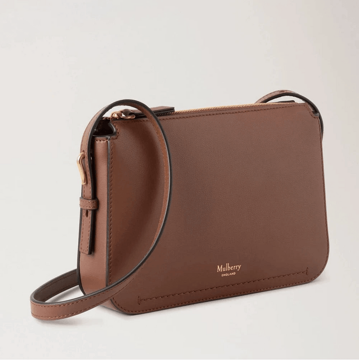 Mulberry Clovelly Pouch Micro Classic Grain Bright Oak i brunt läder med justerbart band, modell RL8729587G222.