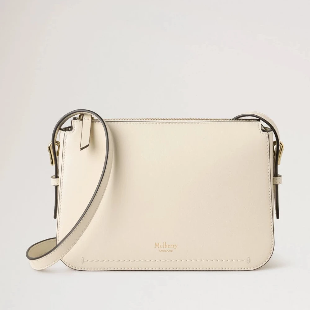 Mulberry Clovelly Pouch Micro Classic Grain Eggshell visar en liten lätt läderkoppling med justerbar rem. Modell RL8729587H687.