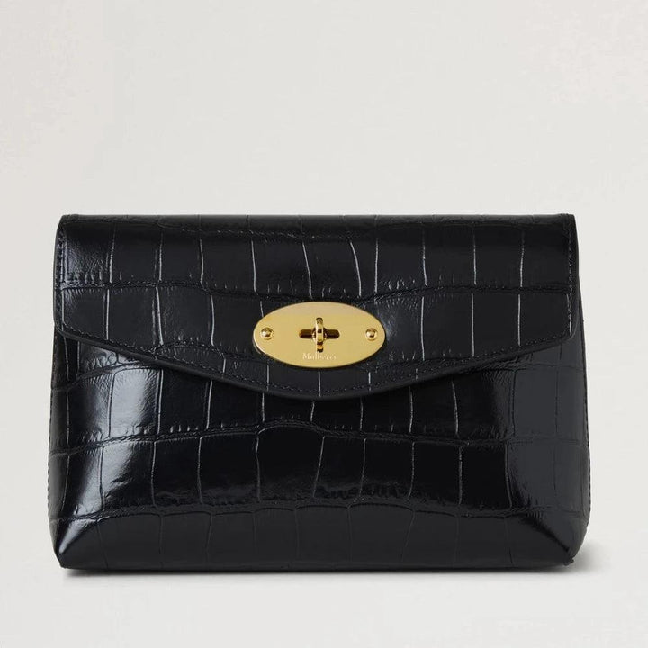 Mulberry Darley Kosmetisk påse Black Shiny Small Croc med krokodilpräglat läder och gyllene spänne, modell RL8187641A100