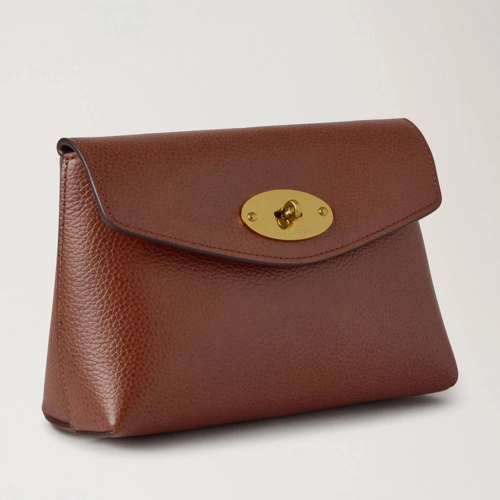 Mulberry Darley Cosmetic Pouch Oak Small Classic Grain i brunt läder med gyllene spänne, modell RL8861552G110