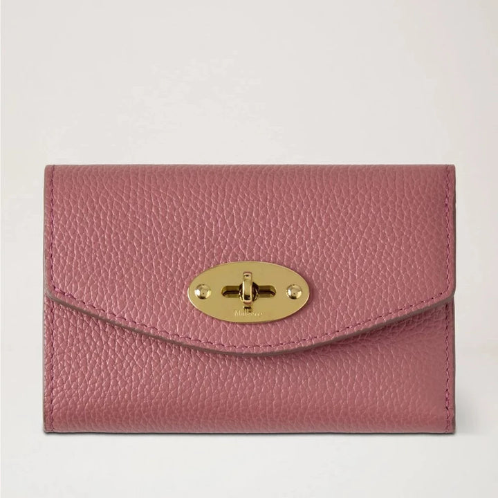 Mulberry Darley Vikt Multicard Plånbok rosa scrumpy i strukturerat läder med guldspänne. Modell RL6665205J647