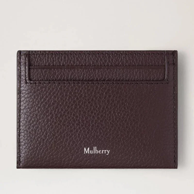 Mulberry Heritage Credit Card Slip Small Classic Grain Ebony har en mörkbrunt kreditkortshållare i läder med logotyp. Modell RL4064205A110