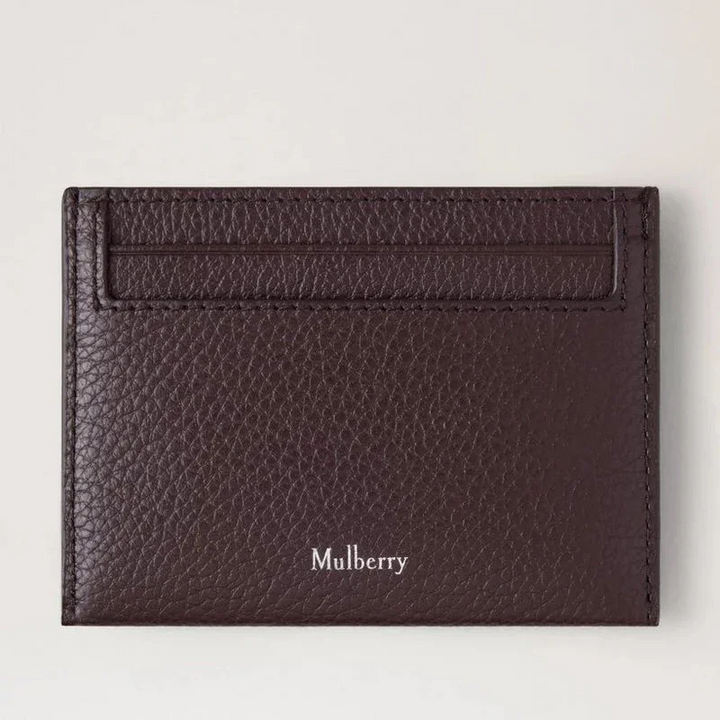 Mulberry Heritage Credit Card Slip Small Classic Grain Ebony har en mörkbrunt kreditkortshållare i läder med logotyp. Modell RL4064205A110