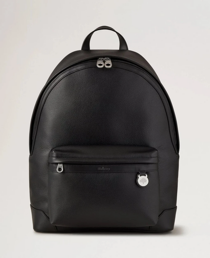 Mulberry Heritage Zipped Backpack Black Small Classic Grain visar en svart läderryggsäck med silverdragkedjor. Modell HH9925205A100