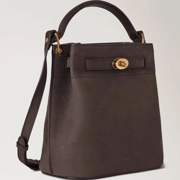 Mulberry Islington Bucket Nubuck Ebony-väska med gyllene detaljer i mörkbrunt nubuckläder. Modell HH9567687A110