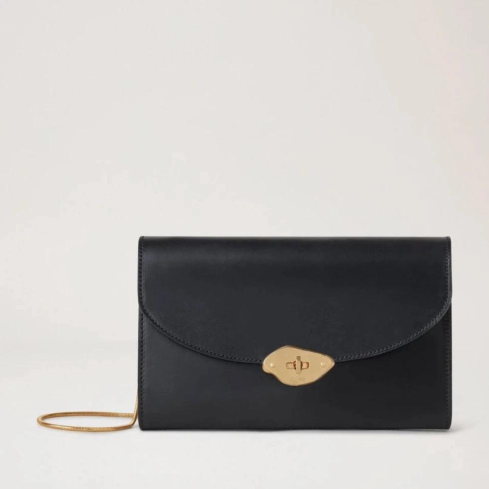 Mulberry Lana Clutch Högglans lädersvart med gyllene spänne, elegant läderväska. Modell RL8043 615A100