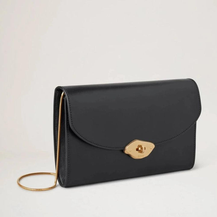 Mulberry Lana Clutch Högglans Läder Svart elegant clutch i svart läder med guldkedja och lås, Modell RL8043-615A100.