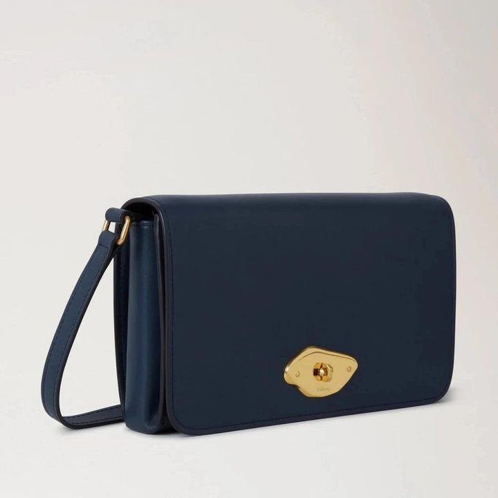 Mulberry Lana Wallet On Strap High Gloss Leather Night Sky i mörkblått läder med gulddetalj, modell RL8058615U888.