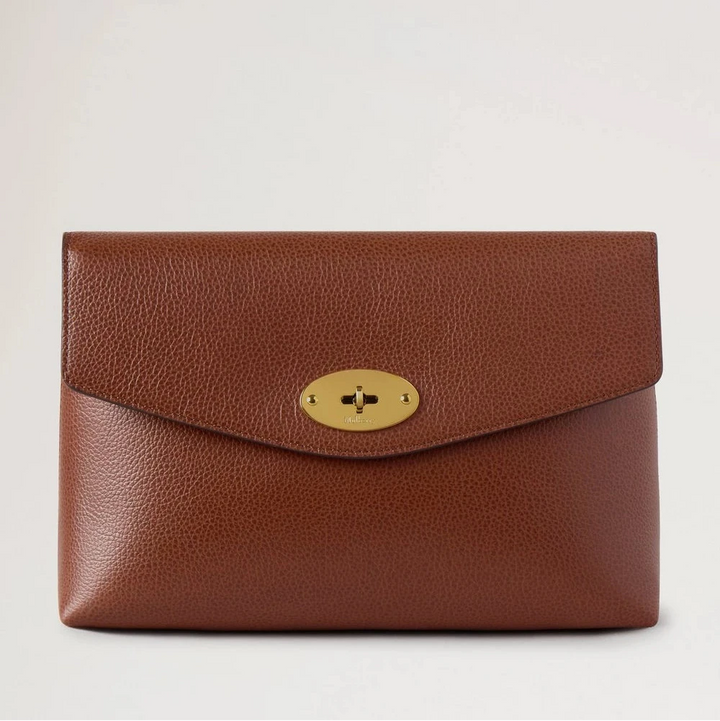 Mulberry Stora Darley Cosmetic Pouch Oak Small Classic Grain i brunt läder med guldspänne. Modell RL8853552G110