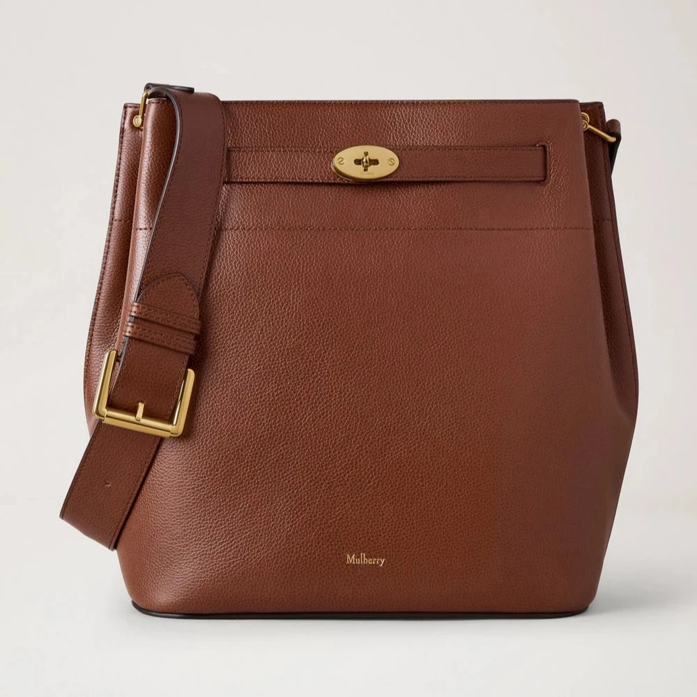 Mulberry Stora Islington Bucket Small Classic Grain Two Tone Oak visar en rymlig brun läderväska med justerbar axelrem, modell HH9826552G110.