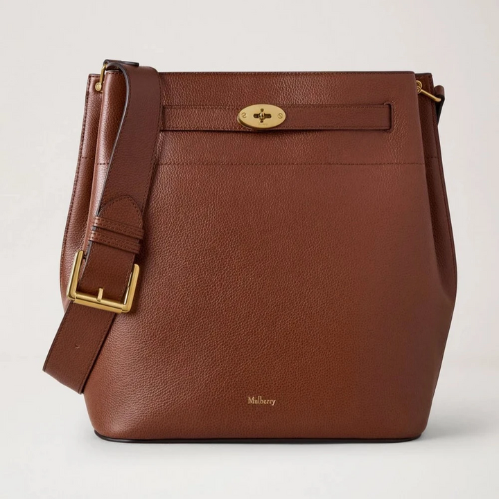Mulberry Stora Islington Bucket Small Classic Grain Two Tone Oak visar en rymlig brun läderväska med justerbar axelrem, modell HH9826552G110.