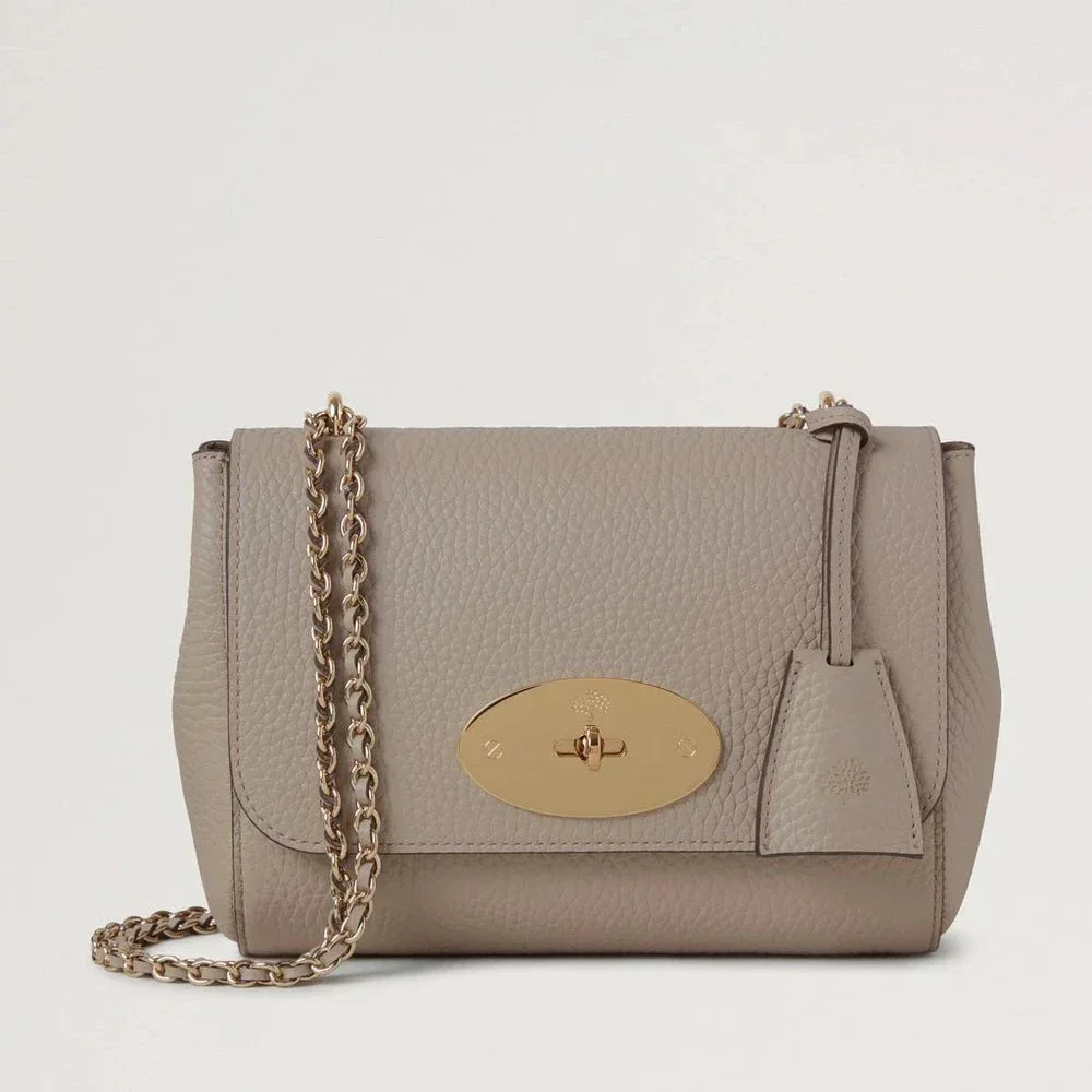 Mulberry Lily Cashmere Taupe Heavy Grain axelväska i taupe läder med gyllene kedja och spänne fram. Modell HH6950736F924