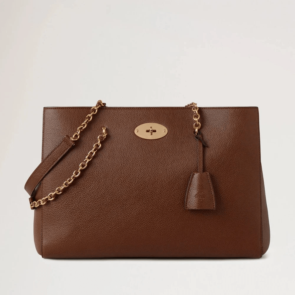 Mulberry Lily Chain Tote Small Classic Grain Oak Two Tone, brun läderväska med guldkedja och detaljer. Modell HH9577552G110