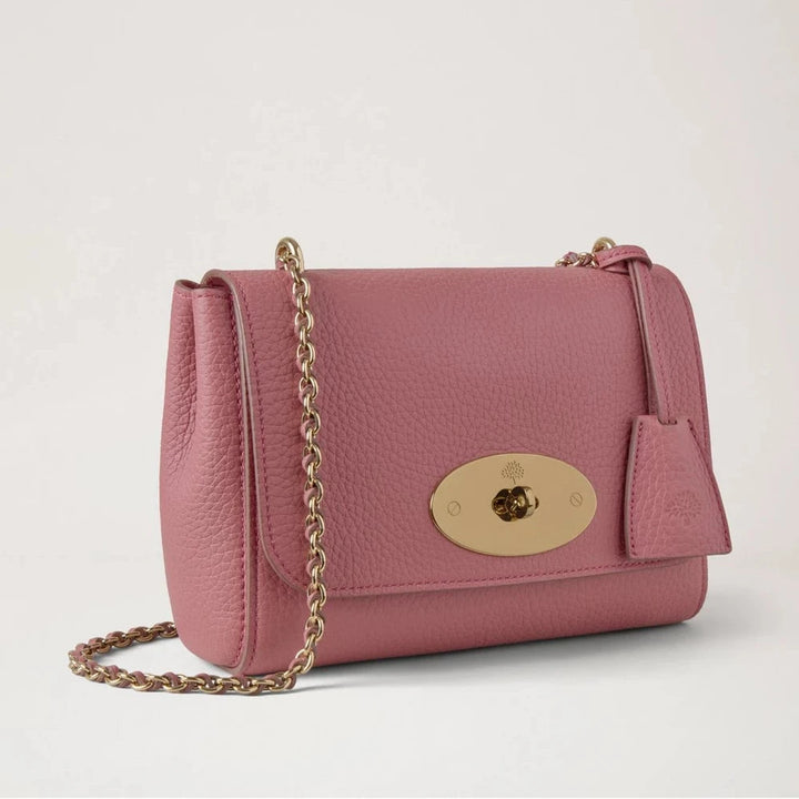 Mulberry Lily rosa Scrumpy Heavy Grain axelväska i rosa läder med kedjeband och gulddetaljer. Modell HH6950736J647.