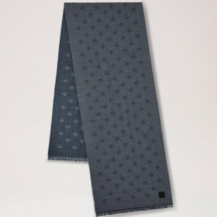Mulberry Herrscarf Tree Jacquard Charcoal med trädmönster i mörkgrå nyanser, lätt sliten kant. Modell VS4784950C110