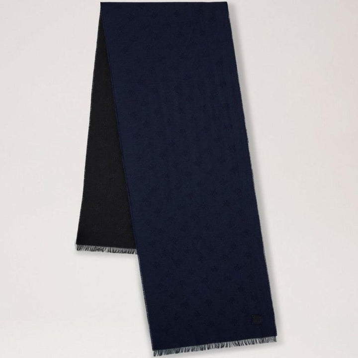 Mulberry Herrscarf Tree Jacquard Midnight, mörkblå herrscarf i ull med diskret mönster. Modell VS4784/950U135
