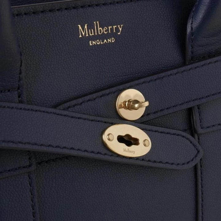 Mulberry Mini dragkedja Bayswater Night Skye-detalj av mörkblå läderväska med guldfärgat lås, modell HH9089587U888