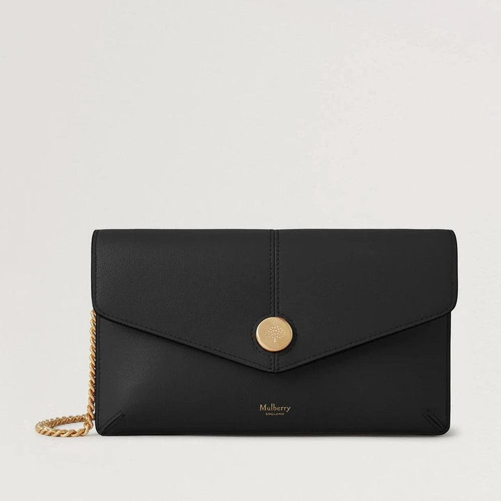Mulberry Press Stud Pochette On Chain Black Micro Classic Grain med kedja i guld och runt presslås. Modell RL8708587A100