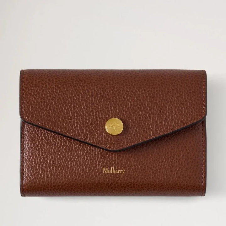 Mulberry Press Stud Wallet Oak Small Classic Grain, brown Plånbok in embossed leather with gold-colored button detail. Modell RL9008552G110.