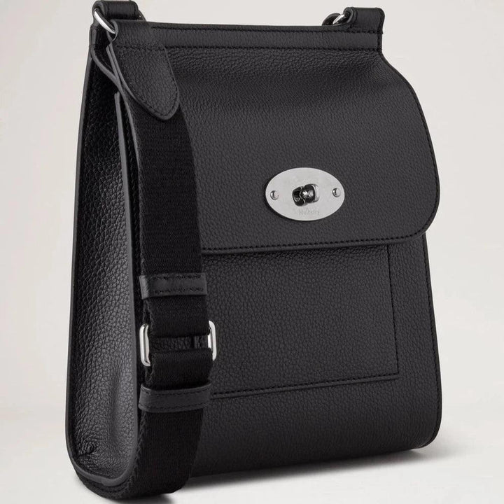 Mulberry Liten Antony Liten Classic Grain Black Silver Tone crossbody-väska i svart läder med silverspänne, modell HH9190205A100.
