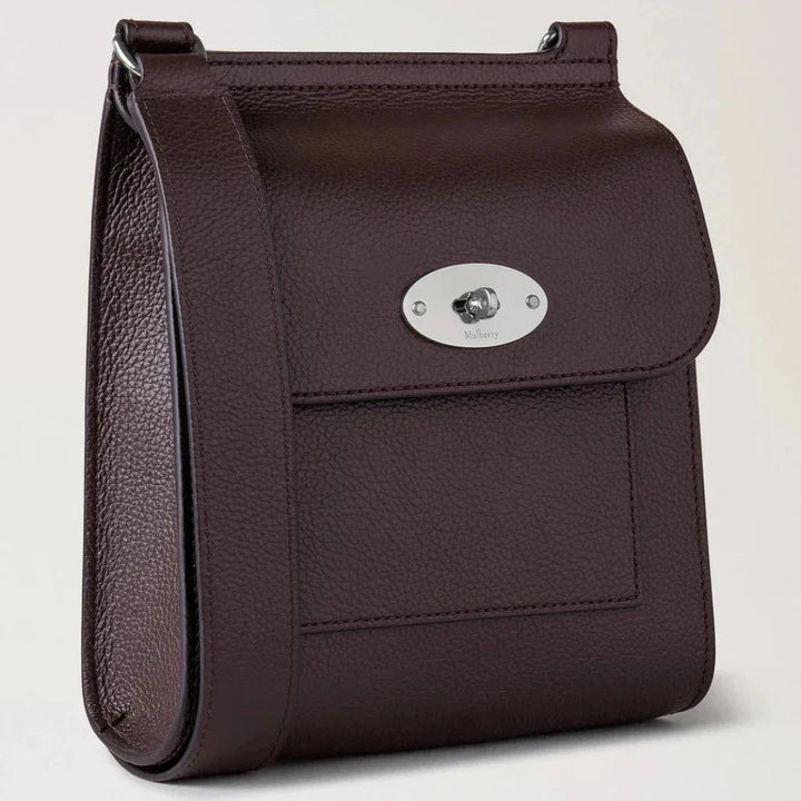 Mulberry Liten Antony Small Classic Grain Ebony i mörkbrunt läder med silverspänne. Modell HH9365205A110.