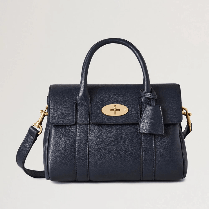 Mulberry Liten Bayswater Satchel Night Sky visar en mörkblå läderväska med guldspänne, modell HH9216205U888.