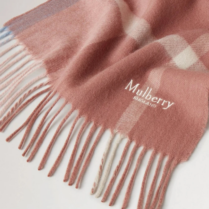 Mulberry Small Check Merino Wool Scarf visar rosa ull med rutor och fransar, modell VS4319890J646.
