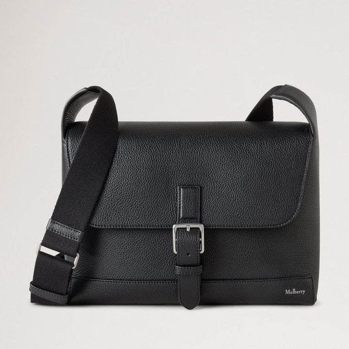 Mulberry Small Chiltern Crossbody Messenger Black Small Classic Grain med silverspänne och justerbar svart rem, modell HH9708205A100.