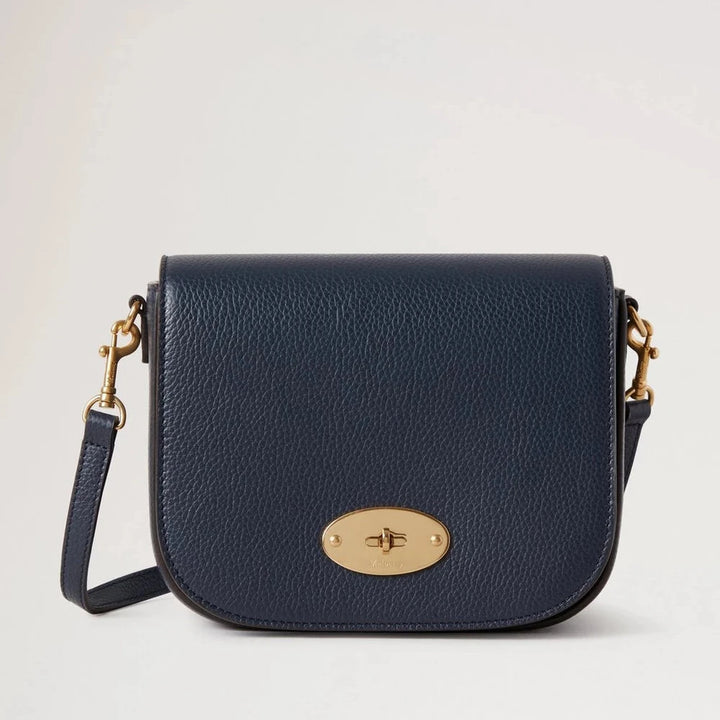 Mulberry Liten Darley Satchel Small Classic Grain Night Sky i mörkblått läder med gyllene detaljer. Modell RL4957/205U888