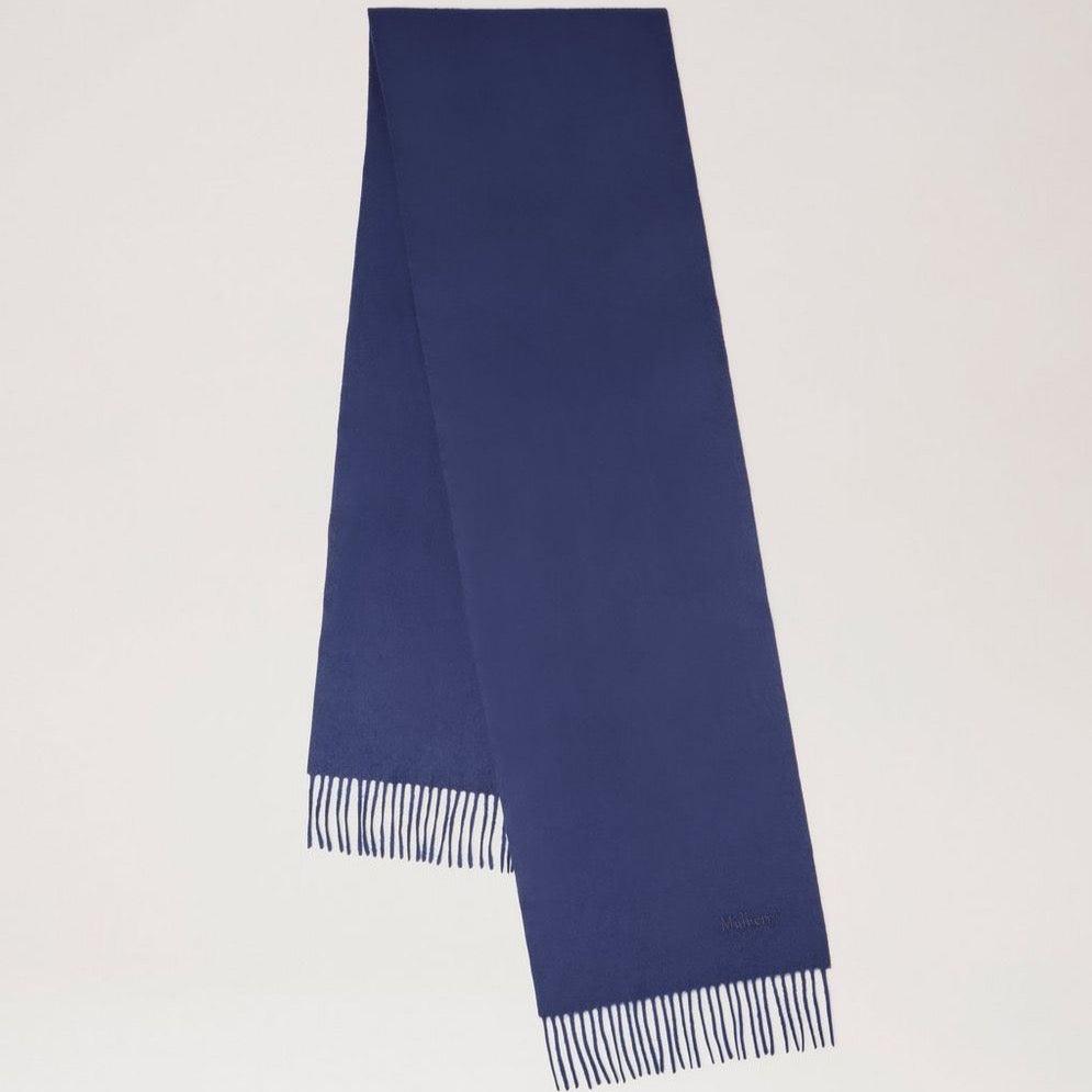 Mulberry Liten Solid Merino Wool Scarf i midnattsblå, klassisk enfärgad med fransar. Modell VS4318946U888