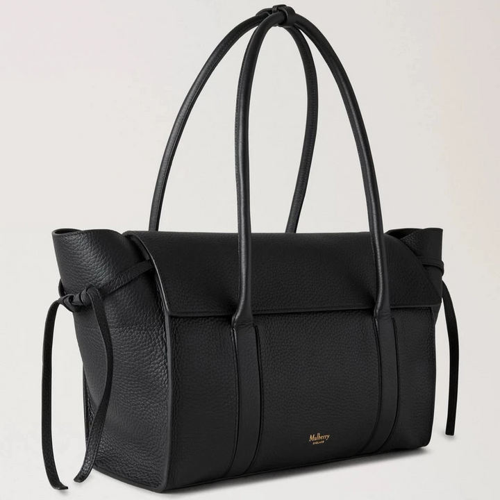 Mulberry Mjuk Bayswater Black Heavy Grain visar en elegant svart läderväska med långa handtag. Modell HH9721736A100