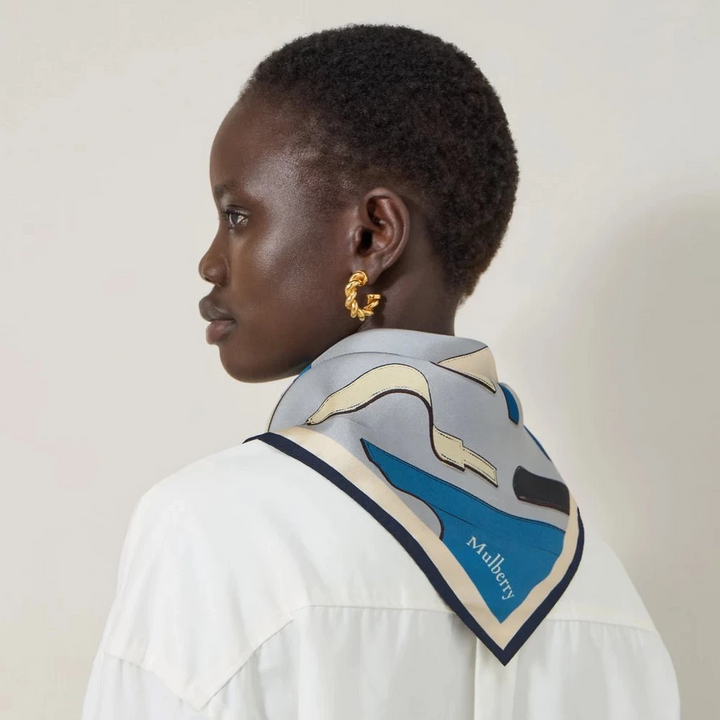Mulberry Fyrkantig halsduk Bayswater Workshop Light Grey Silk Twill, elegant sidenscarf i ljusgrått och blått, modell VS4864143D100
