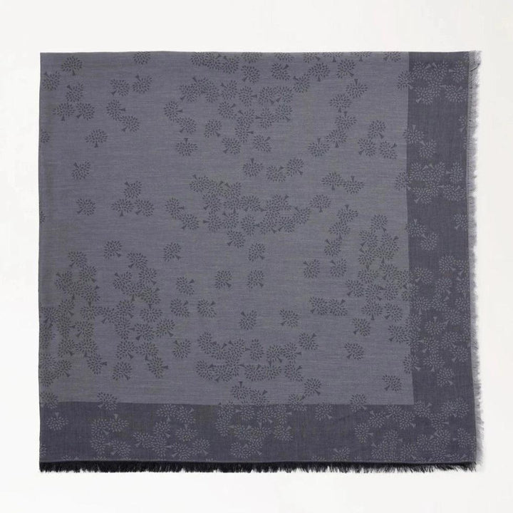 Mulberry Tamara Square Charcoal 140cm halsduk med diskret mönster i grå nyanser. Modell VS4637705C110.