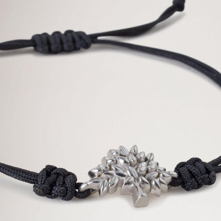 Mulberry Tree Cord Armband Black Sterling and Silver visar svart justerbar sladd med silverträdhänge. Modell qb2392000a100