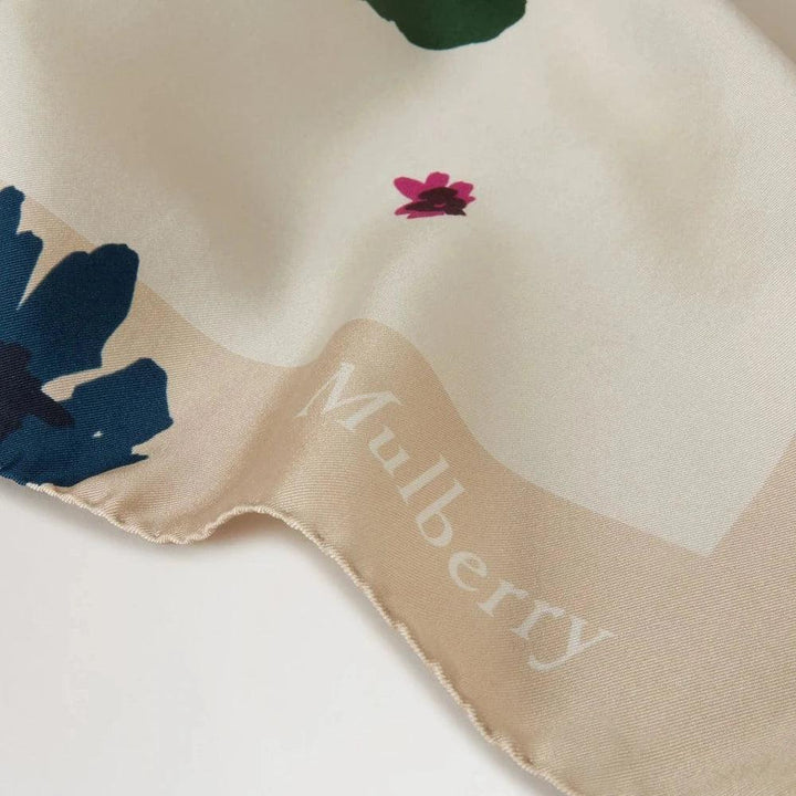 Mulberry Winter Floral Square Scarf sidenscarfdetalj med beige kant, blomtryck, modell VS4829087H712