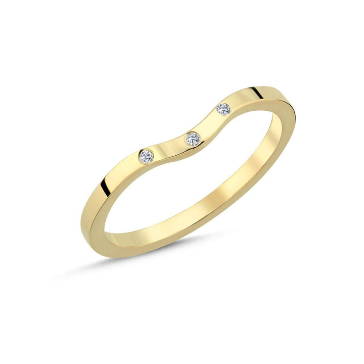 Nuran ring i 14 karat guld med diamanter, elegant böjd modell och tre små diamanter, modell a4164-0015rg-001-1