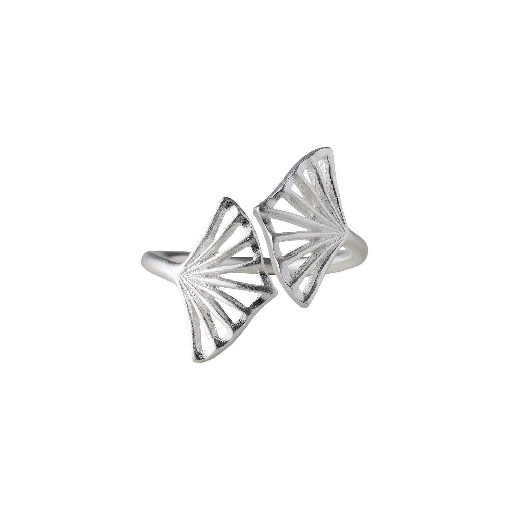 Pernille Corydon Ballerina Silver Ring med två öppna solfjäderformade element i matt silver. Modell R-349-S-003