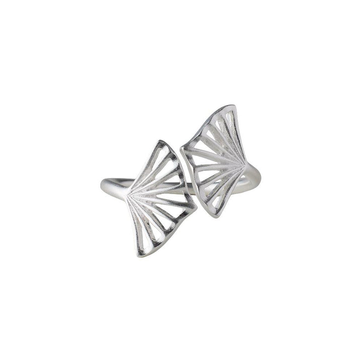 Pernille Corydon Ballerina Silver Ring med två öppna solfjäderformade element i matt silver. Modell R-349-S-003