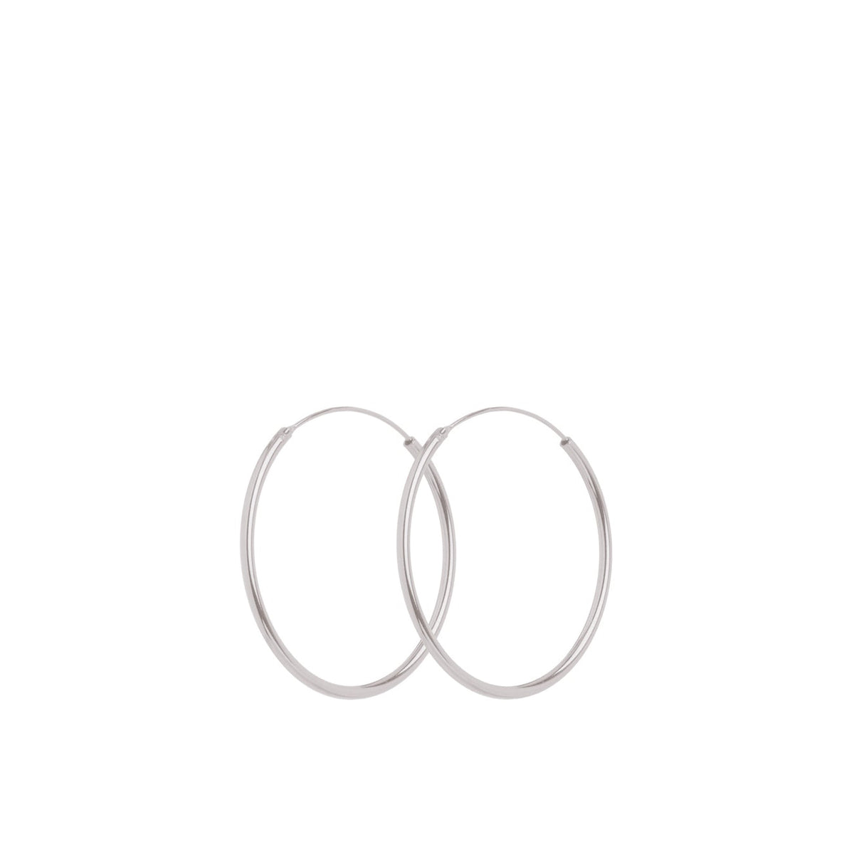 Pernille Corydon Mini Plain Hoops i silver, enkla runda örhängen i klassisk design. Modell E-139-S.